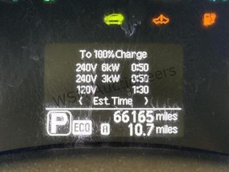 2015-nissan-leaf-s-hatchback-image-17