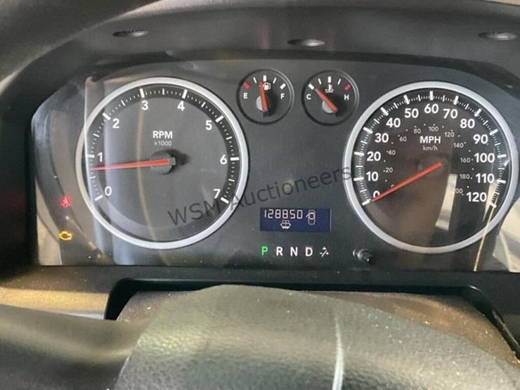 2011-dodge-1500-image-17