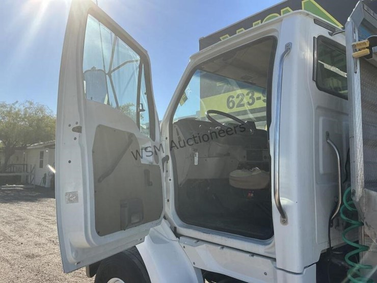 2008-sterling-l8500-image-30