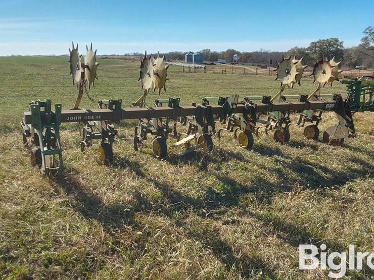 john-deere-825-image-3