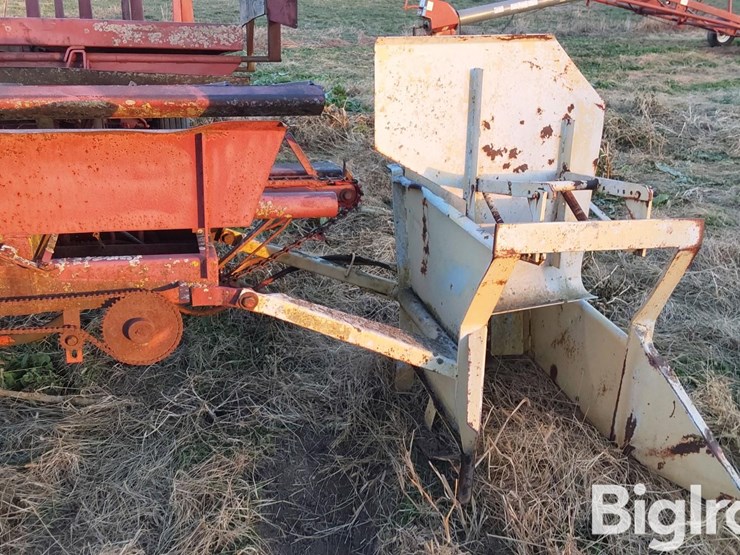 new-holland-1044-image-11