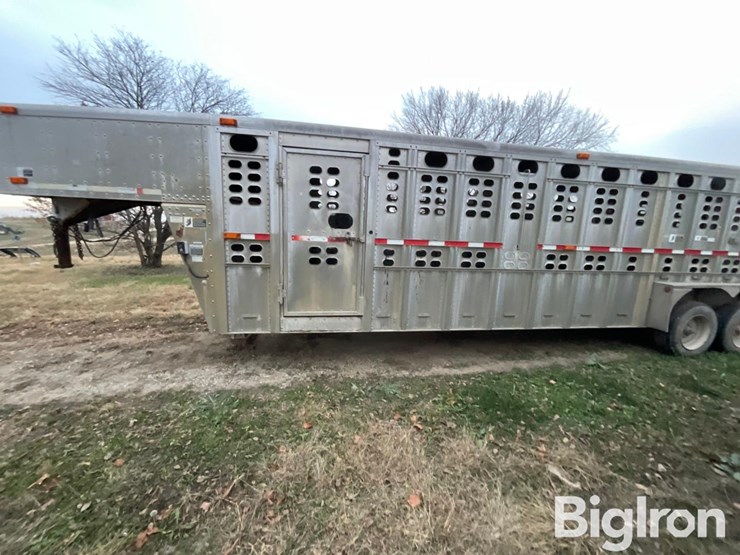 wilson-livestock-trailer-image-9