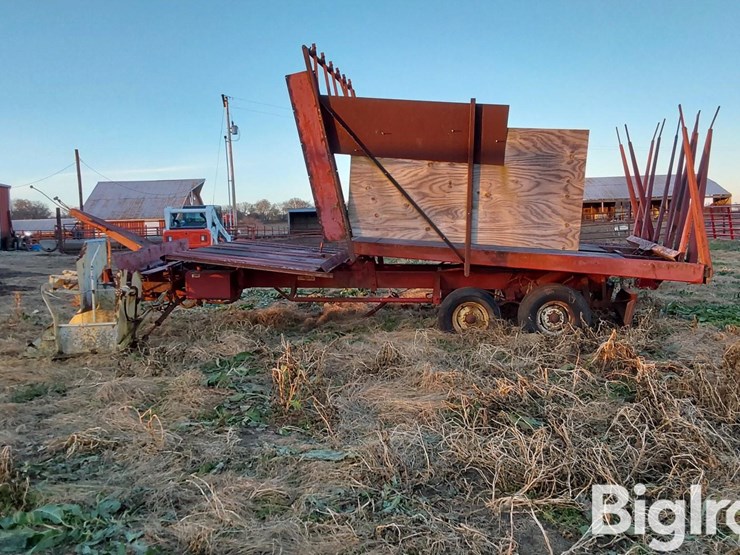 new-holland-1044-image-8