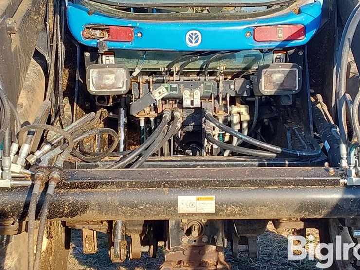 new-holland-tv145-image-15