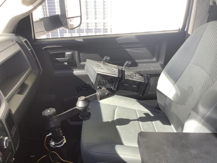 2014-ram-4500-bucket-truck-image-30