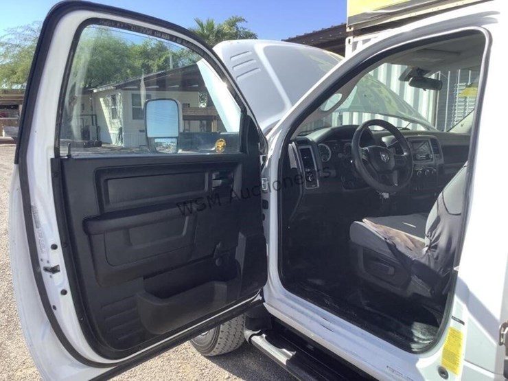 2014-ram-4500-bucket-truck-image-33