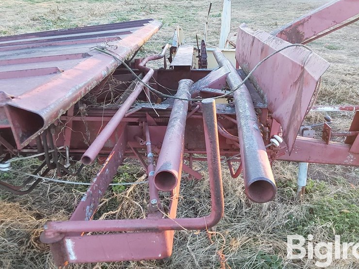 new-holland-1044-image-13