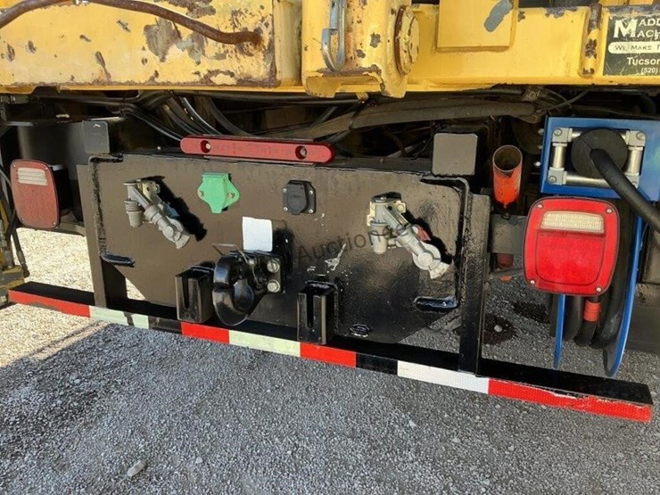 2009-international-7400-image-12