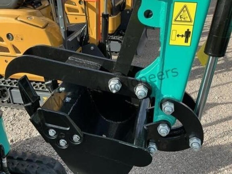 2025-agt-h15r-mini-excavator-image-5