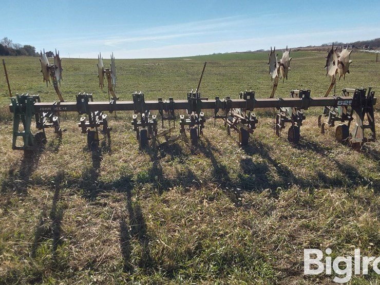 john-deere-825-image-2