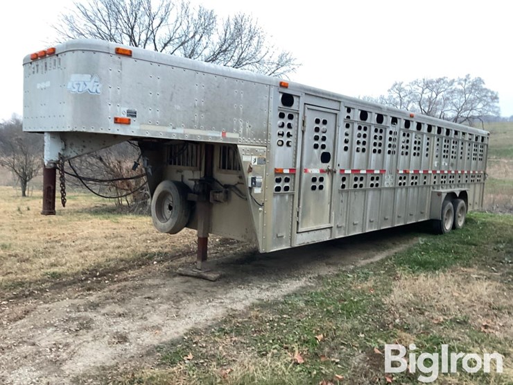 wilson-livestock-trailer-image-1