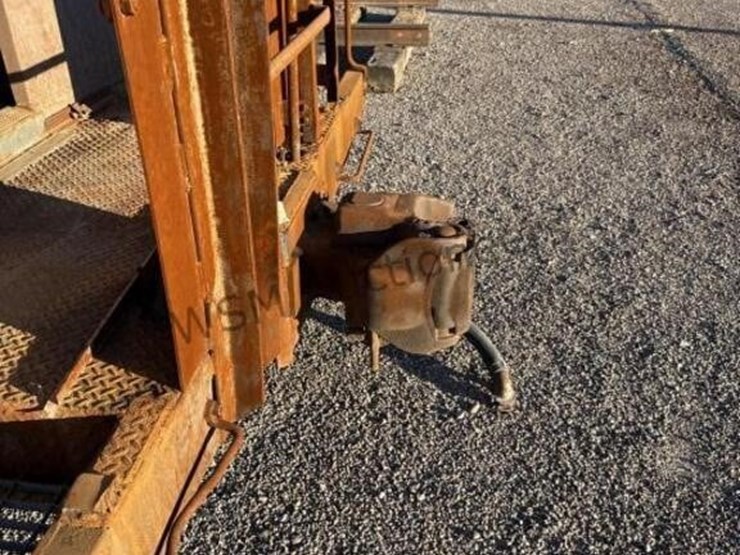 caboose-rail-car-w/-trucks-&-rail-section-image-31