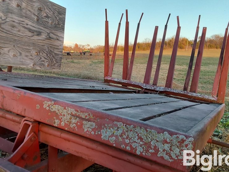 new-holland-1044-image-19