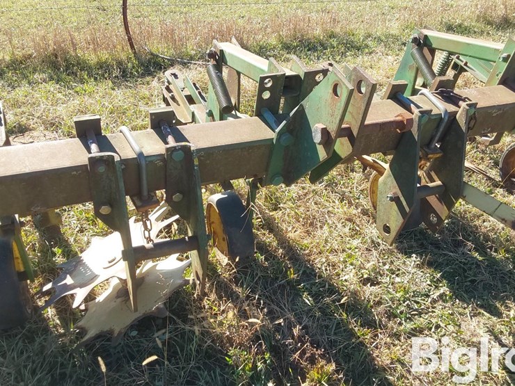 john-deere-825-image-11