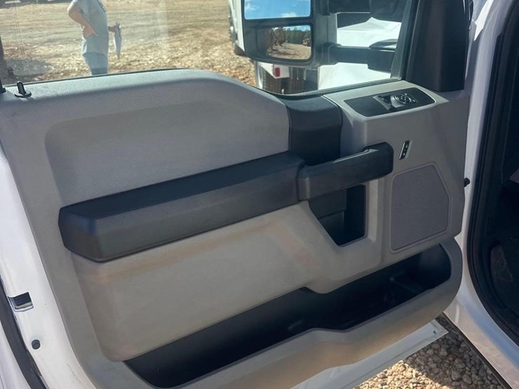 ford-f350-xl-image-19