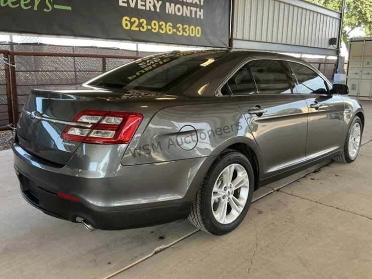 2015-ford-taurus-sdn-image-7