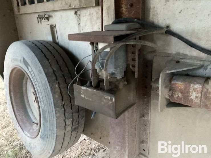 wilson-livestock-trailer-image-13