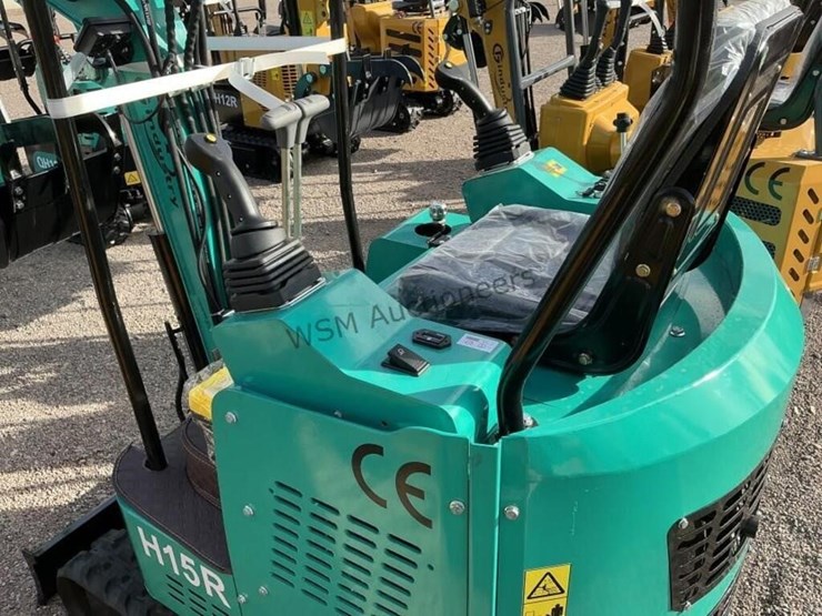 2025-agt-h15r-mini-excavator-image-10