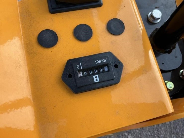 2025-miva-15-mini-excavator-image-11