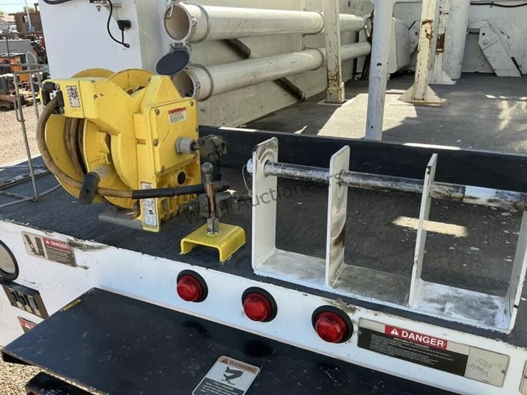 2015-international-7400-image-11