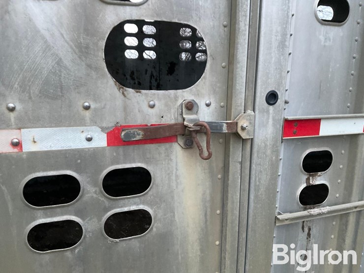 wilson-livestock-trailer-image-16