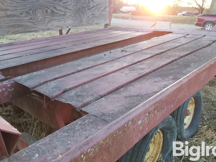 new-holland-1044-image-15