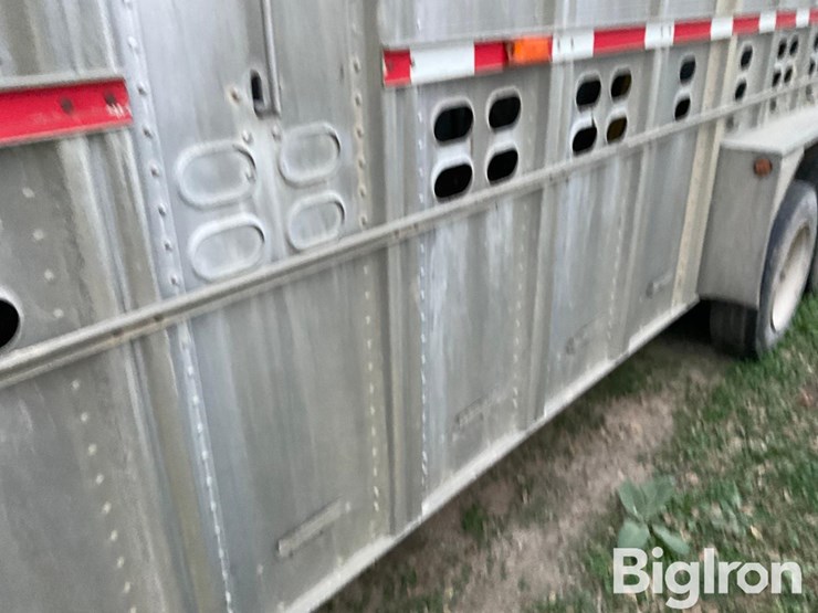 wilson-livestock-trailer-image-17