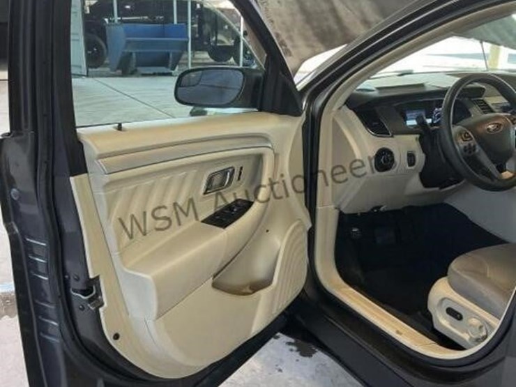 2015-ford-taurus-sdn-image-20