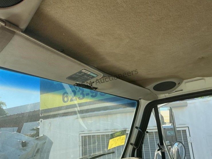 2008-sterling-l8500-image-28