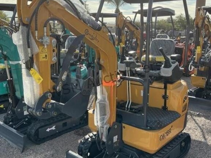 2025-cfg-qk18r-mini-excavator-image-2