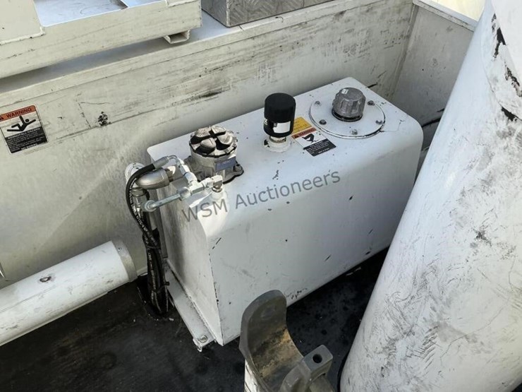 2015-international-7400-image-16