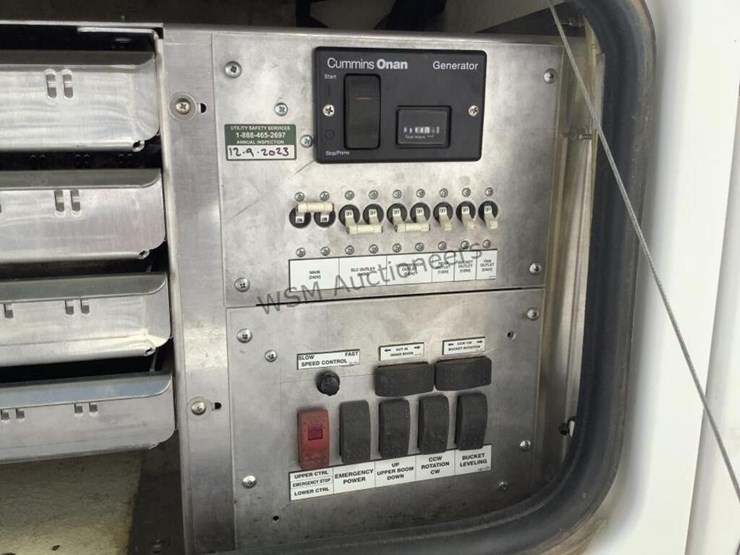 2014-ram-4500-bucket-truck-image-13