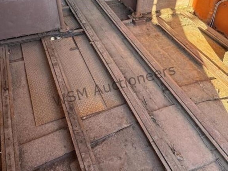 caboose-rail-car-w/-trucks-&-rail-section-image-27