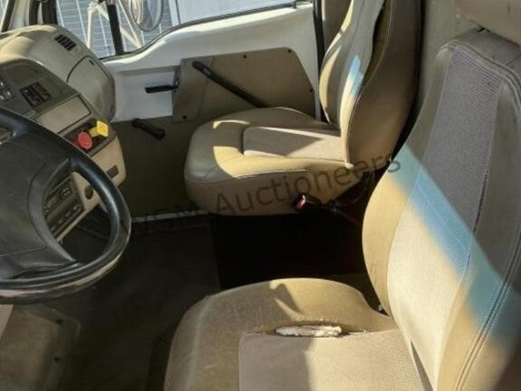 2008-sterling-l8500-image-29