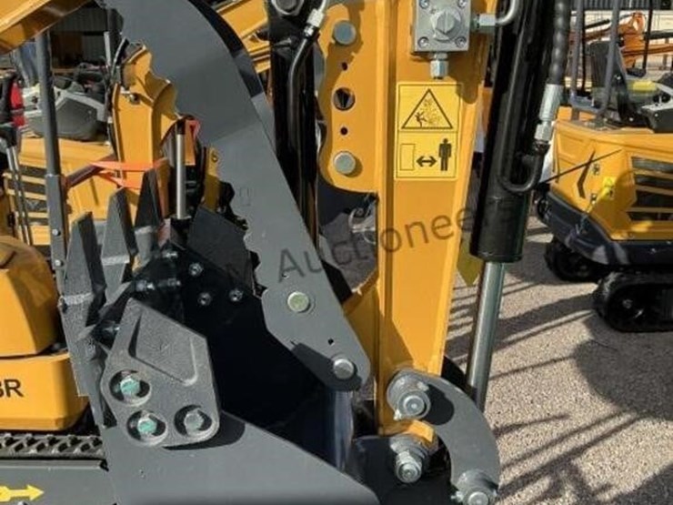 2025-cfg-qk18r-mini-excavator-image-5