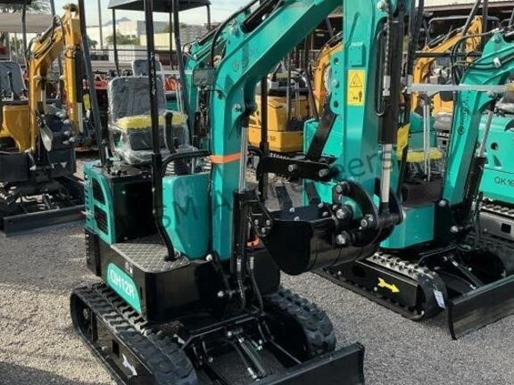 2025-cfg-qh12r-mini-excavator-image-1