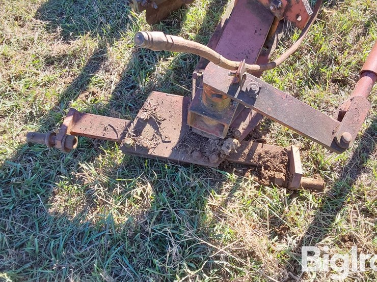 international-710-image-10