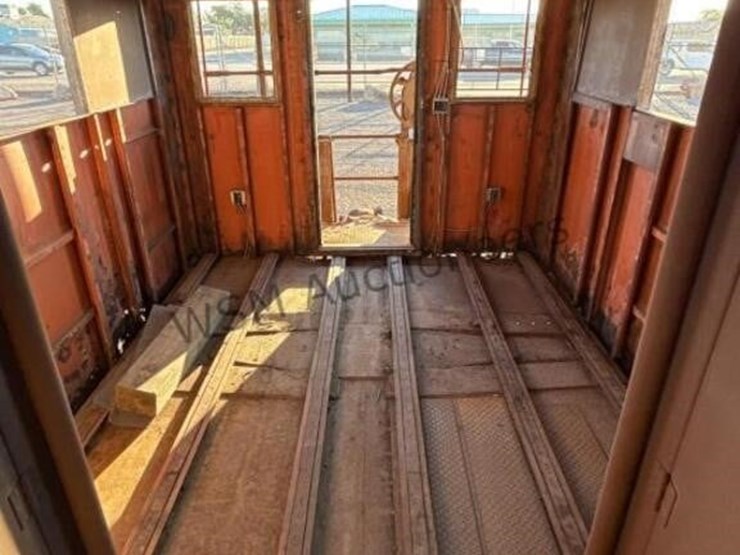caboose-rail-car-w/-trucks-&-rail-section-image-24
