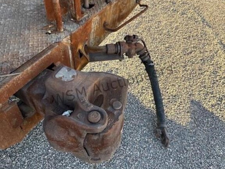 caboose-rail-car-w/-trucks-&-rail-section-image-9