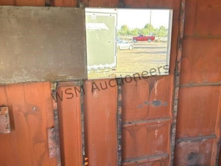 caboose-rail-car-w/-trucks-&-rail-section-image-12