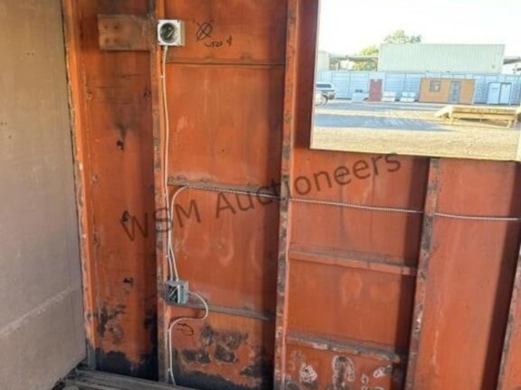 caboose-rail-car-w/-trucks-&-rail-section-image-14