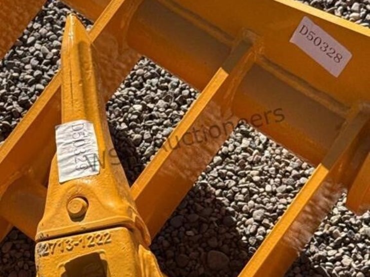 caterpillar-305-image-7