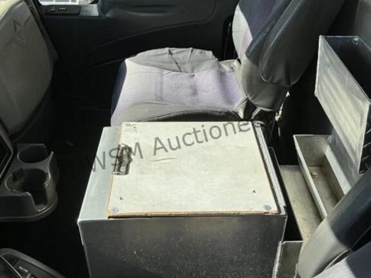 2013-international-7400-image-29