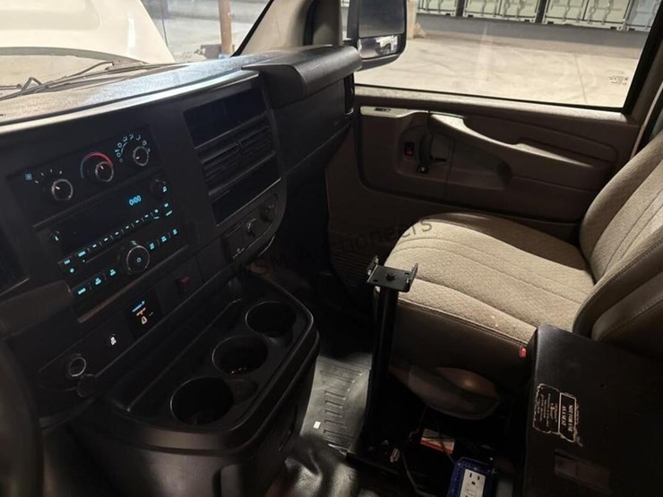 2015-chevrolet-express-2500-image-27