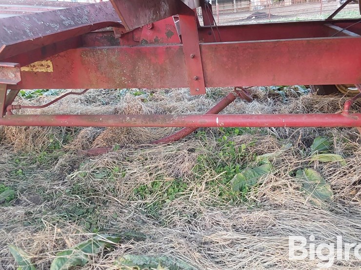 new-holland-1044-image-18