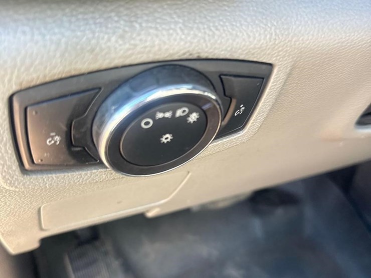 ford-f350-xl-image-24