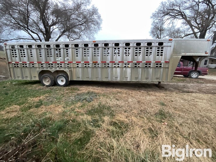 wilson-livestock-trailer-image-4