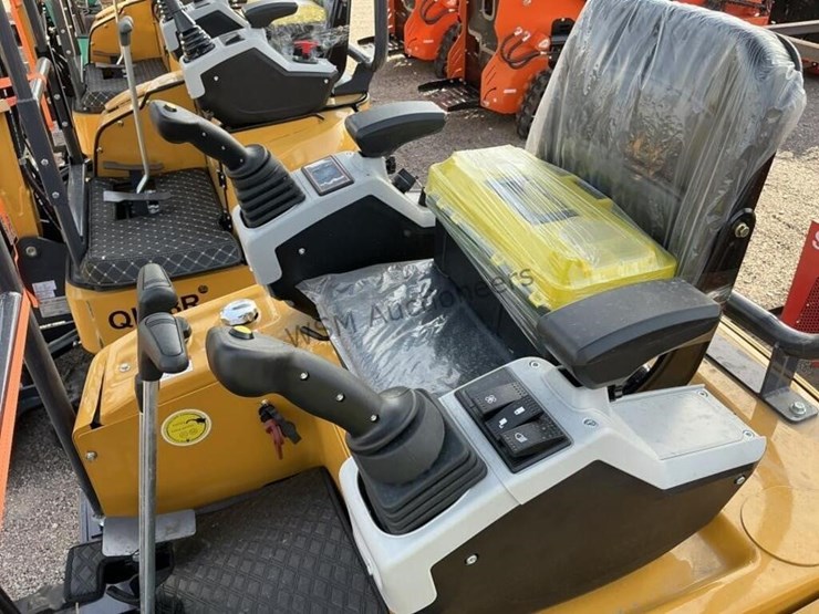 2025-cfg-mx20r-mini-excavator-image-11