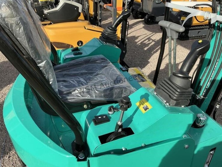 2025-agt-h15r-mini-excavator-image-8