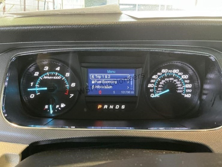 2015-ford-taurus-sdn-image-15